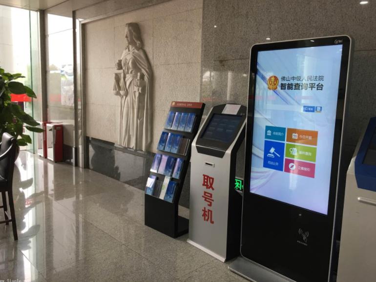 立式液晶廣告機為什么受歡迎，有什么特性？